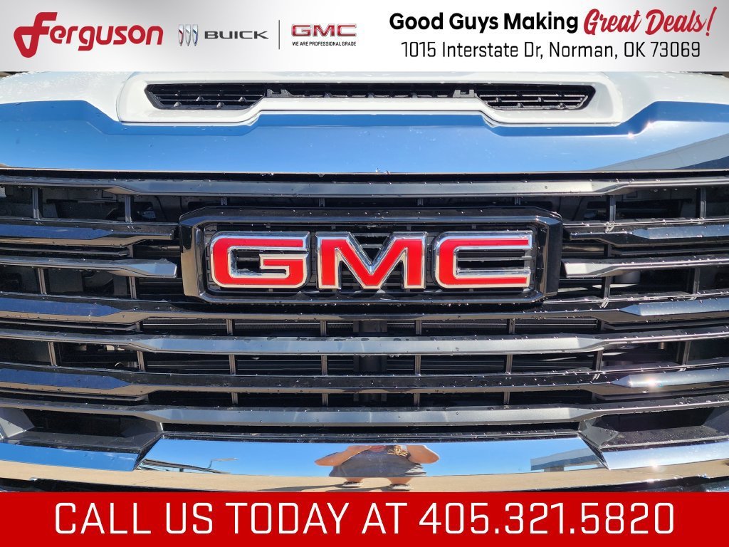 New 2026 Summit White GMC Pro image 9