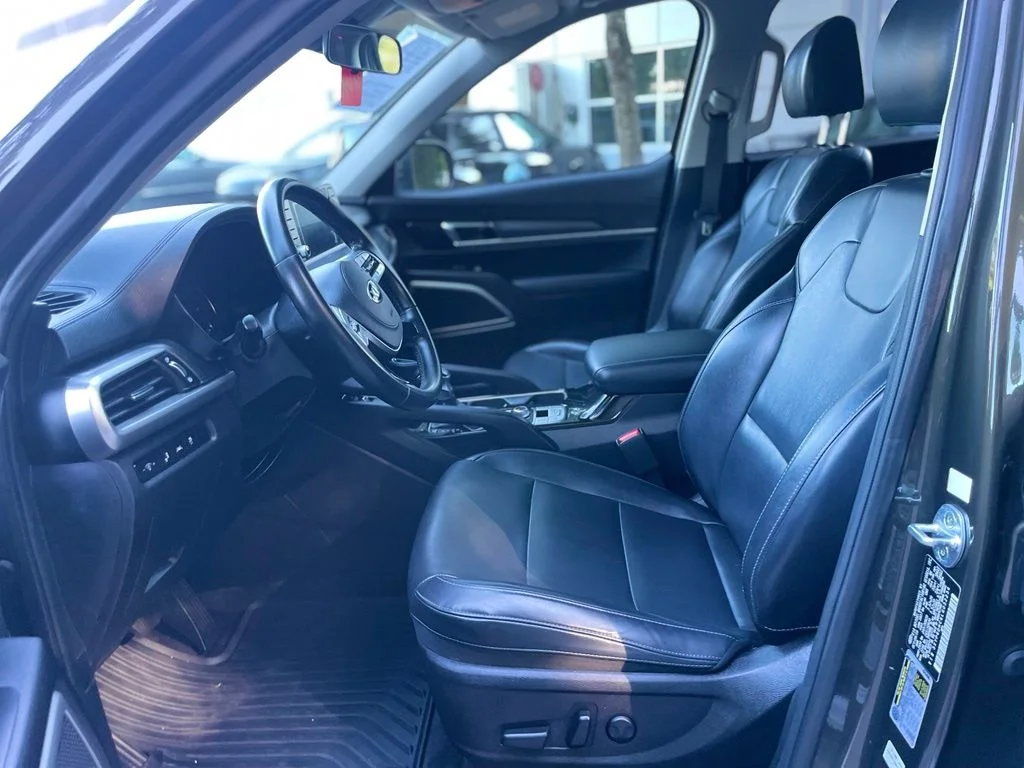 Used 2020 Dark Moss Kia S image 10
