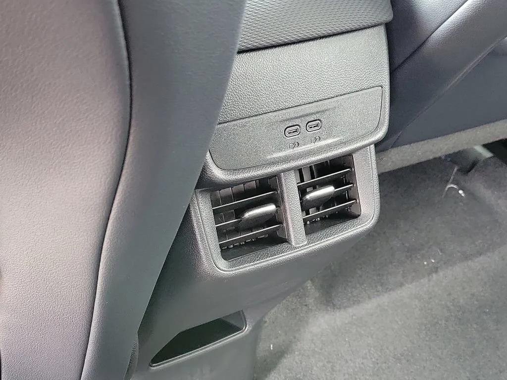New 2027 Summit White Chevrolet LT image 25