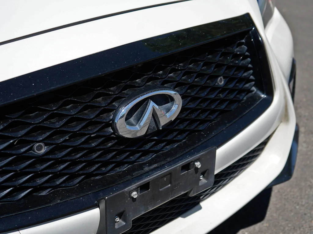 Used 2023 Majestic White INFINITI RED SPORT 400 image 3