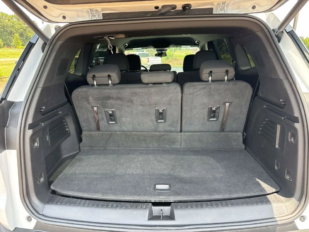 Used 2025 White GMC Elevation image 11