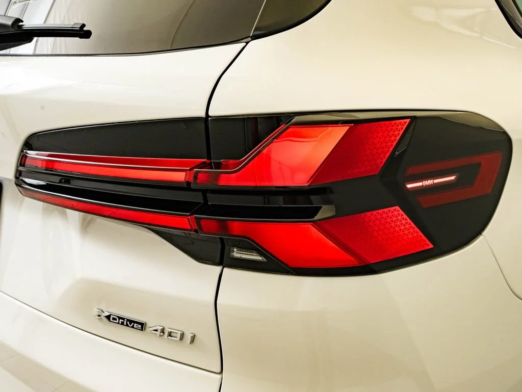 New 2026 Alpine White BMW xDrive40i image 9