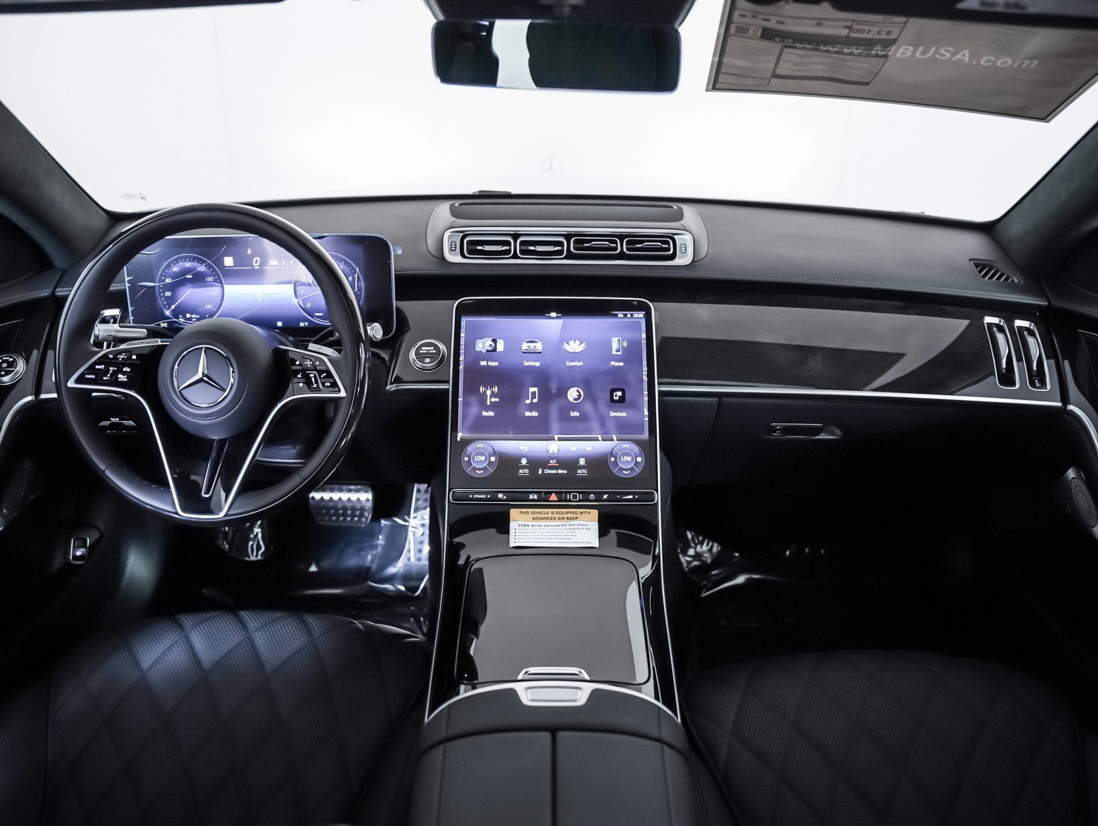 New 2026 MANUFAKTUR Moonlight White Metallic Mercedes-Benz S 580 image 9