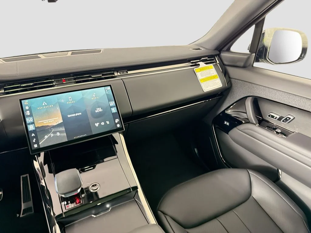 New 2026 Santorini Black Land Rover Dynamic SE image 25