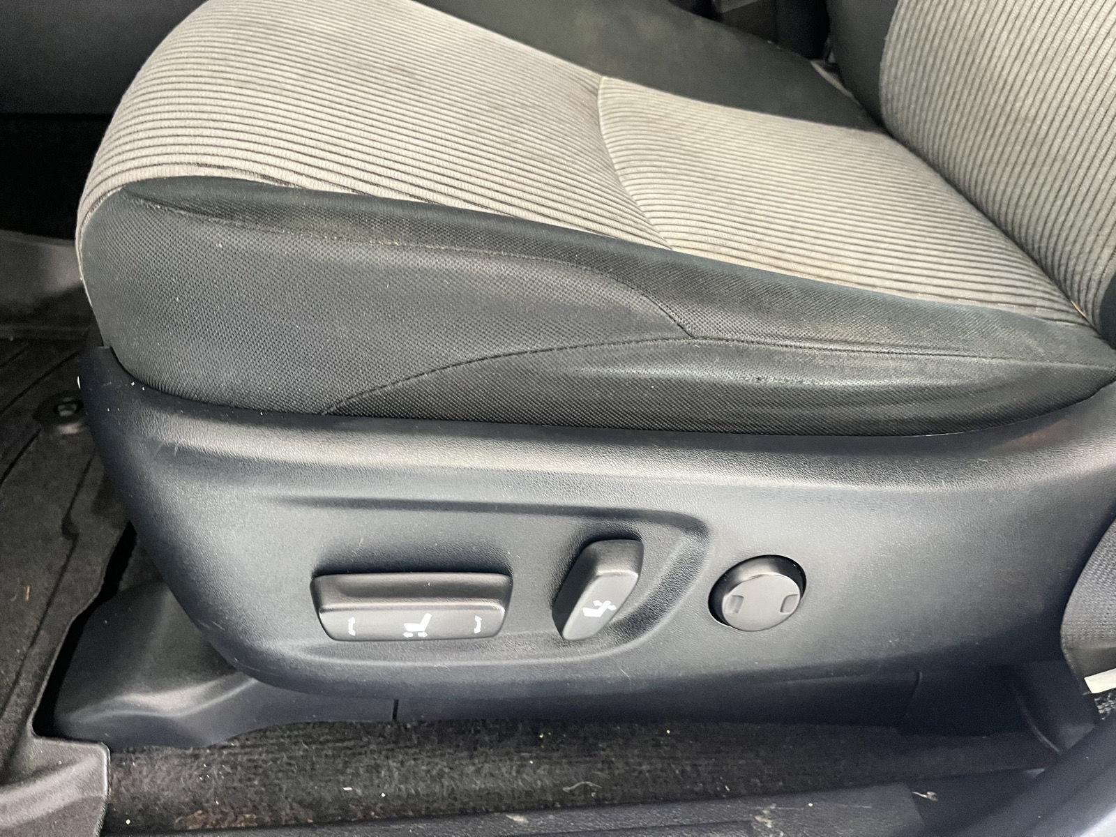 Used 2019 Super White Toyota SR5 image 18