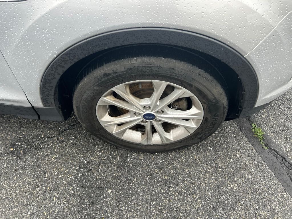 Used 2017 Silver Ford SE image 12