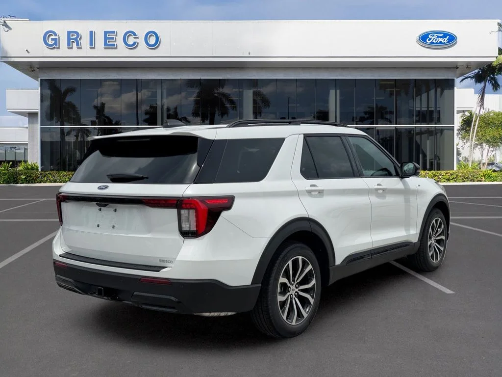 New 2026 Star White Metallic Tri-Coat Ford ST-Line image 7