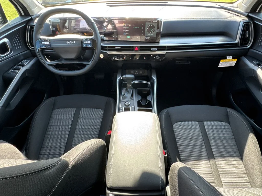 New 2026 Glacial White Pearl Kia LX image 22