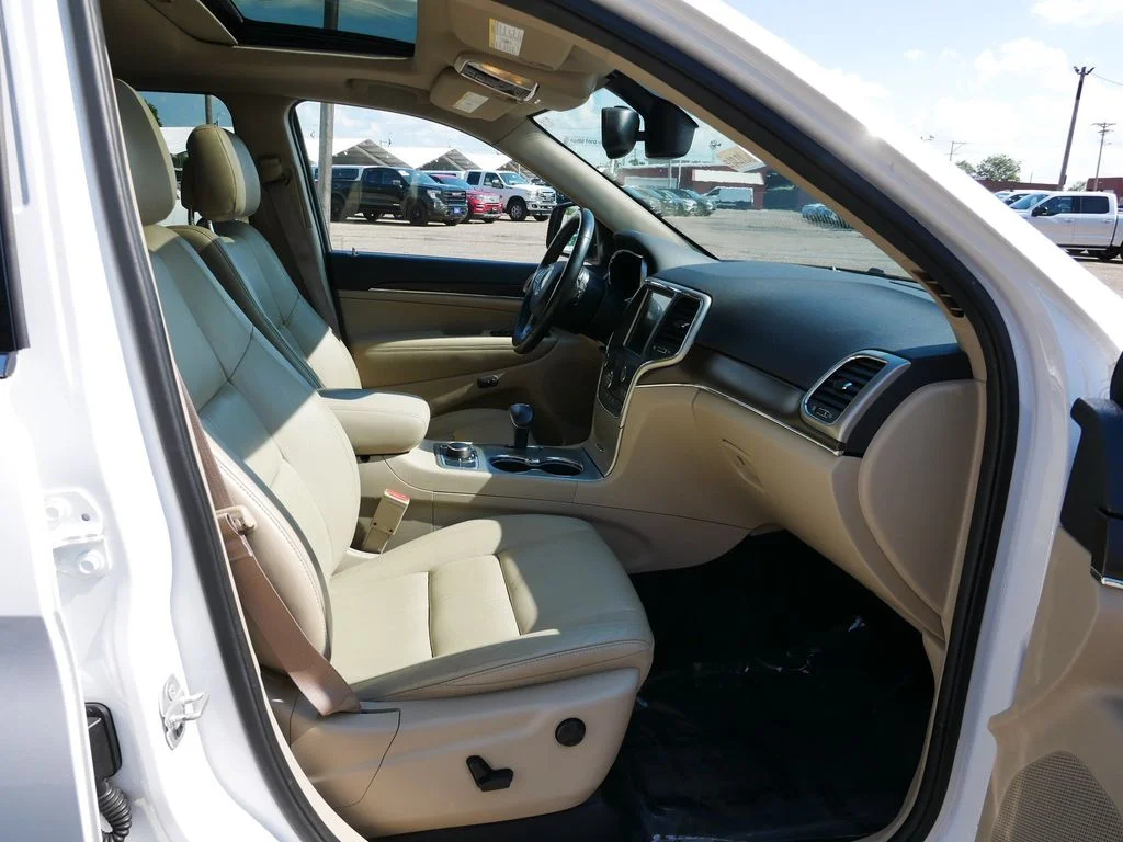 Used 2015 White Jeep Limited image 8