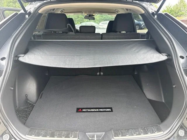 Used 2024  Mitsubishi  image 16