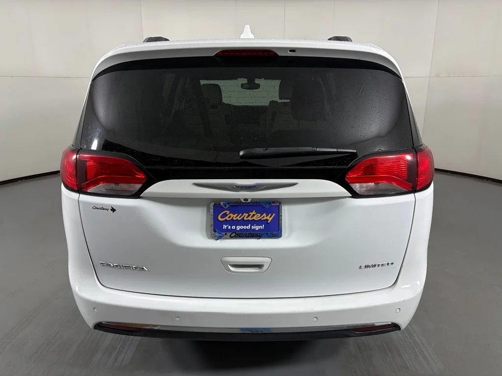 Used 2017 White Chrysler Limited image 7