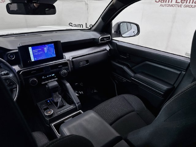 Used 2025 White Toyota SR5 image 22
