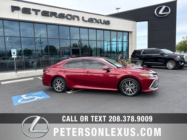 2022 Toyota Camry Hybrid XLE