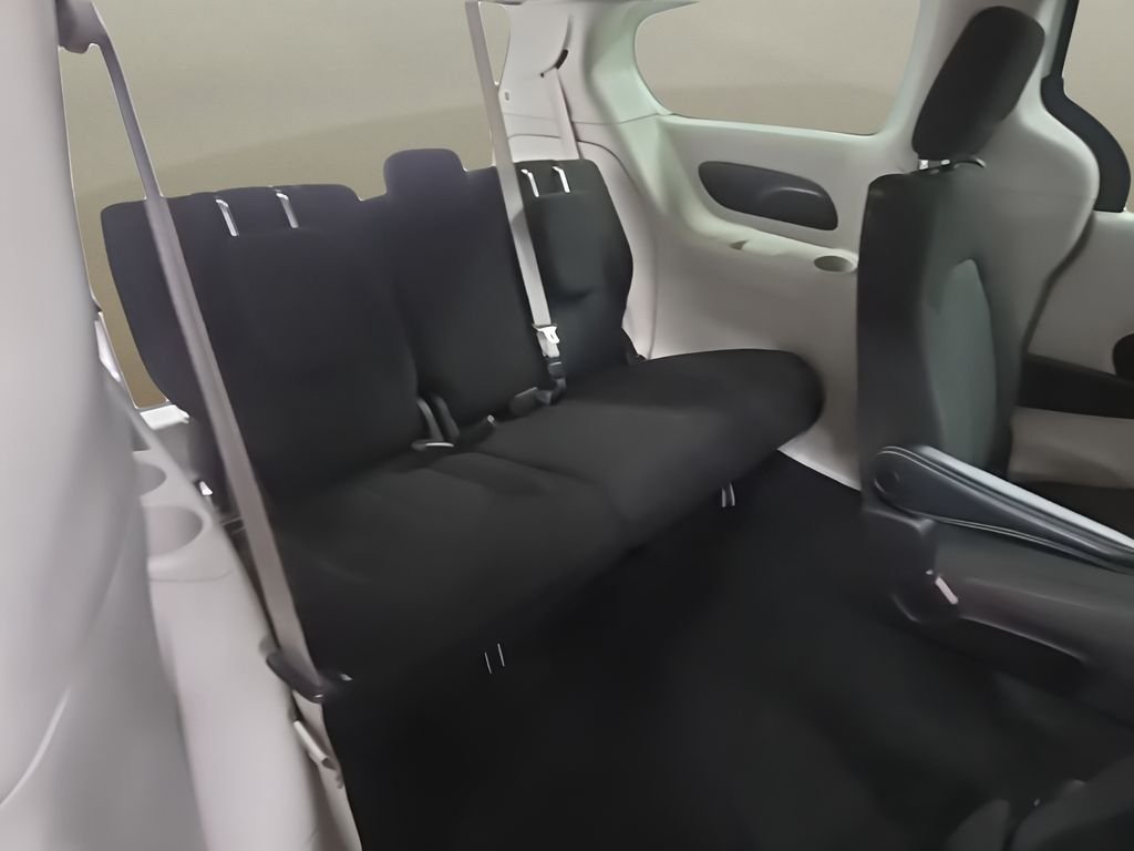 Used 2022 White Chrysler LX image 21