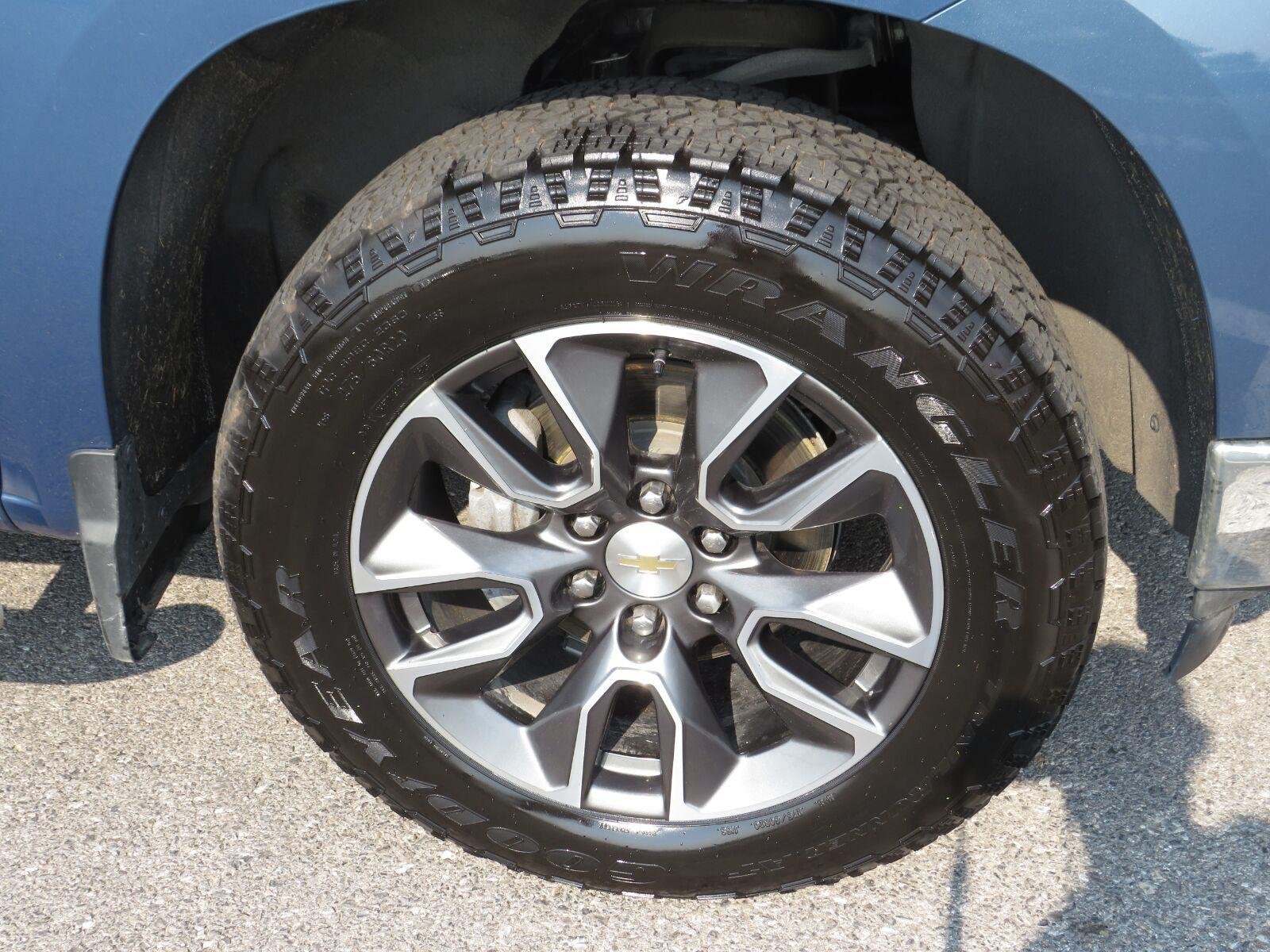 Used 2024 Lakeshore Blue Metallic Chevrolet LT image 12