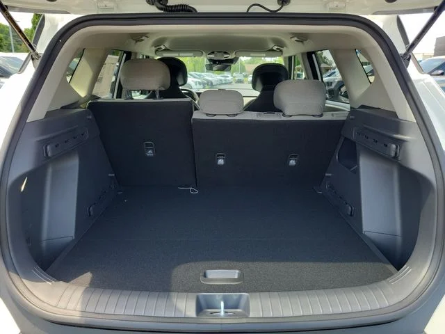 New 2027 Snow White Pearl Kia S image 8