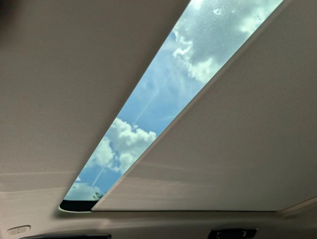 New 2023 Eiger Grey Land Rover SE image 19