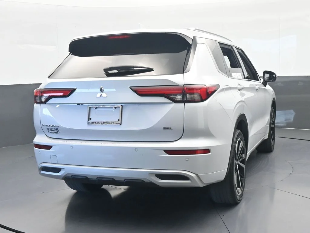 Used 2024 White Mitsubishi SEL image 5