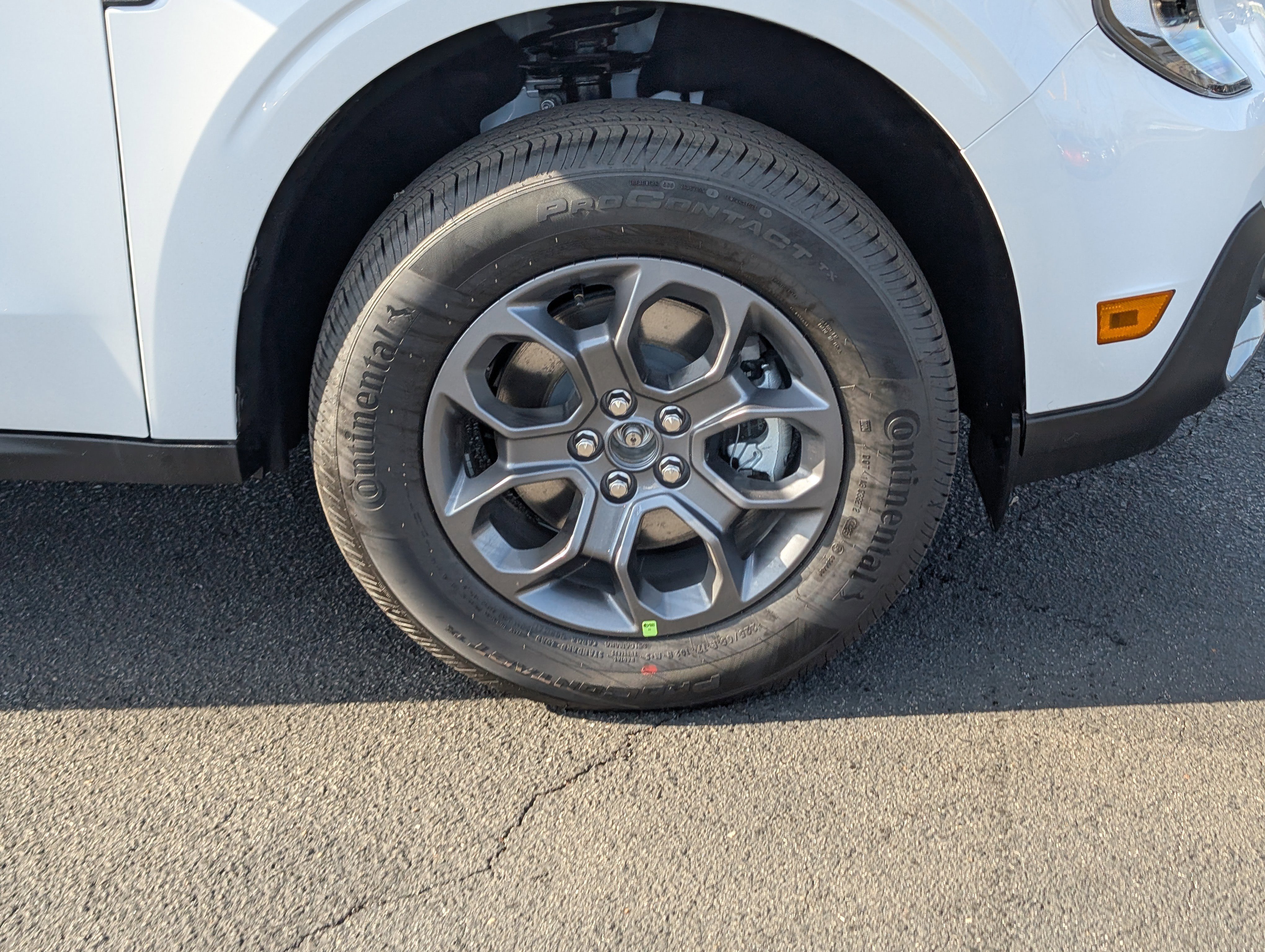 New 2026 Oxford White FORD XLT image 7