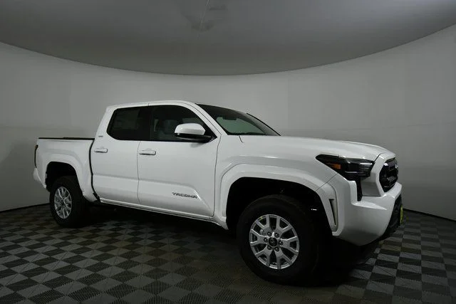 2026 Toyota Tacoma SR5 - Photo 9