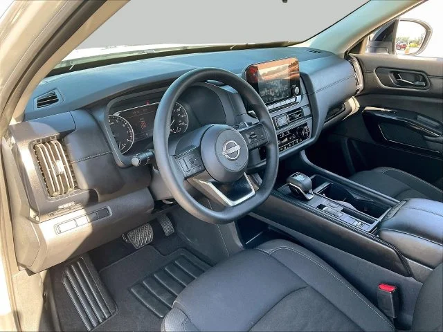 Used 2025 Silver Nissan S image 19