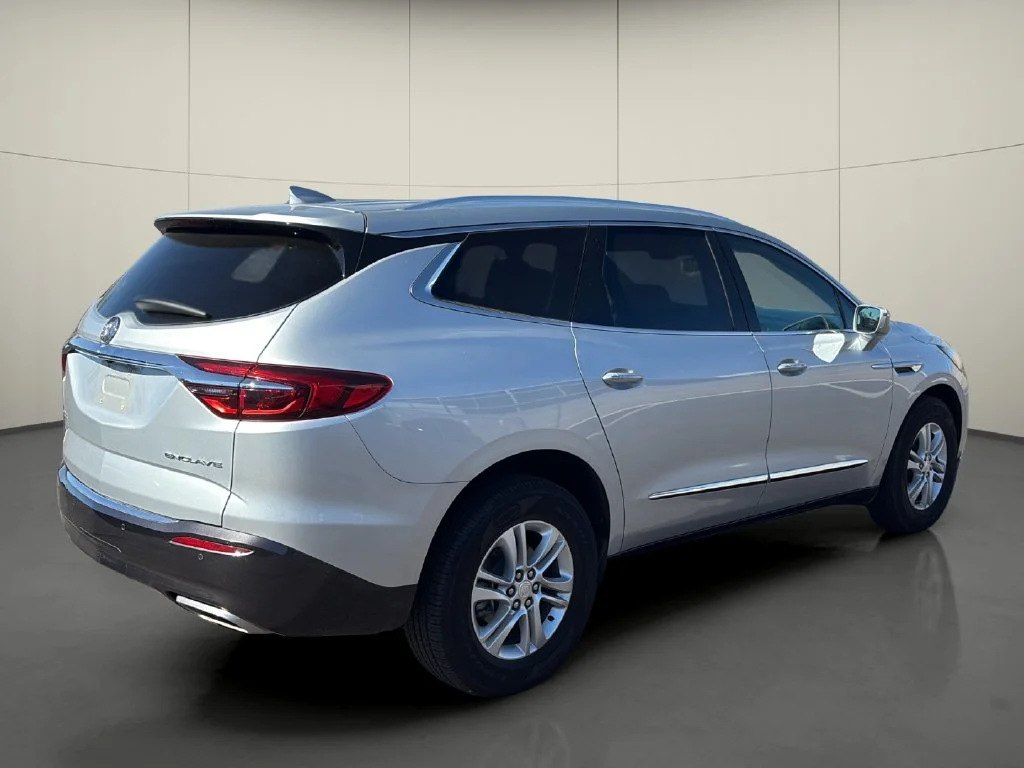 Used 2018 Silver Buick Essence image 7