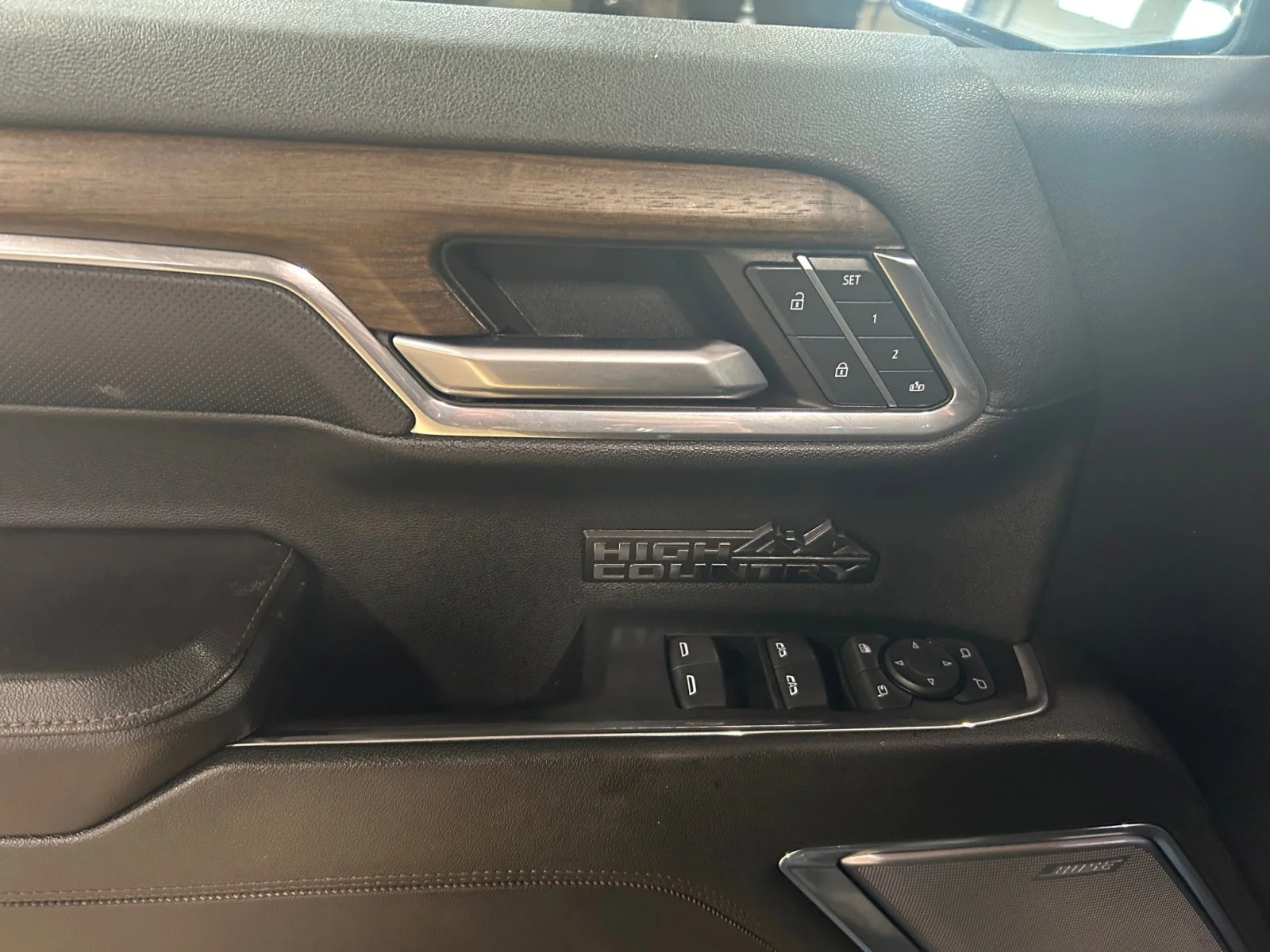 Used 2024 Blue Chevrolet Crew Cab  HIGH COUNTRY image 17
