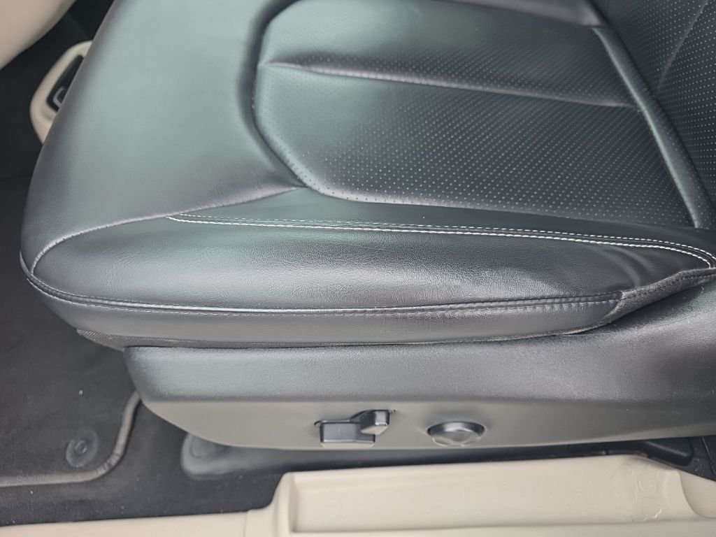Used 2023 White Chrysler Touring L image 15