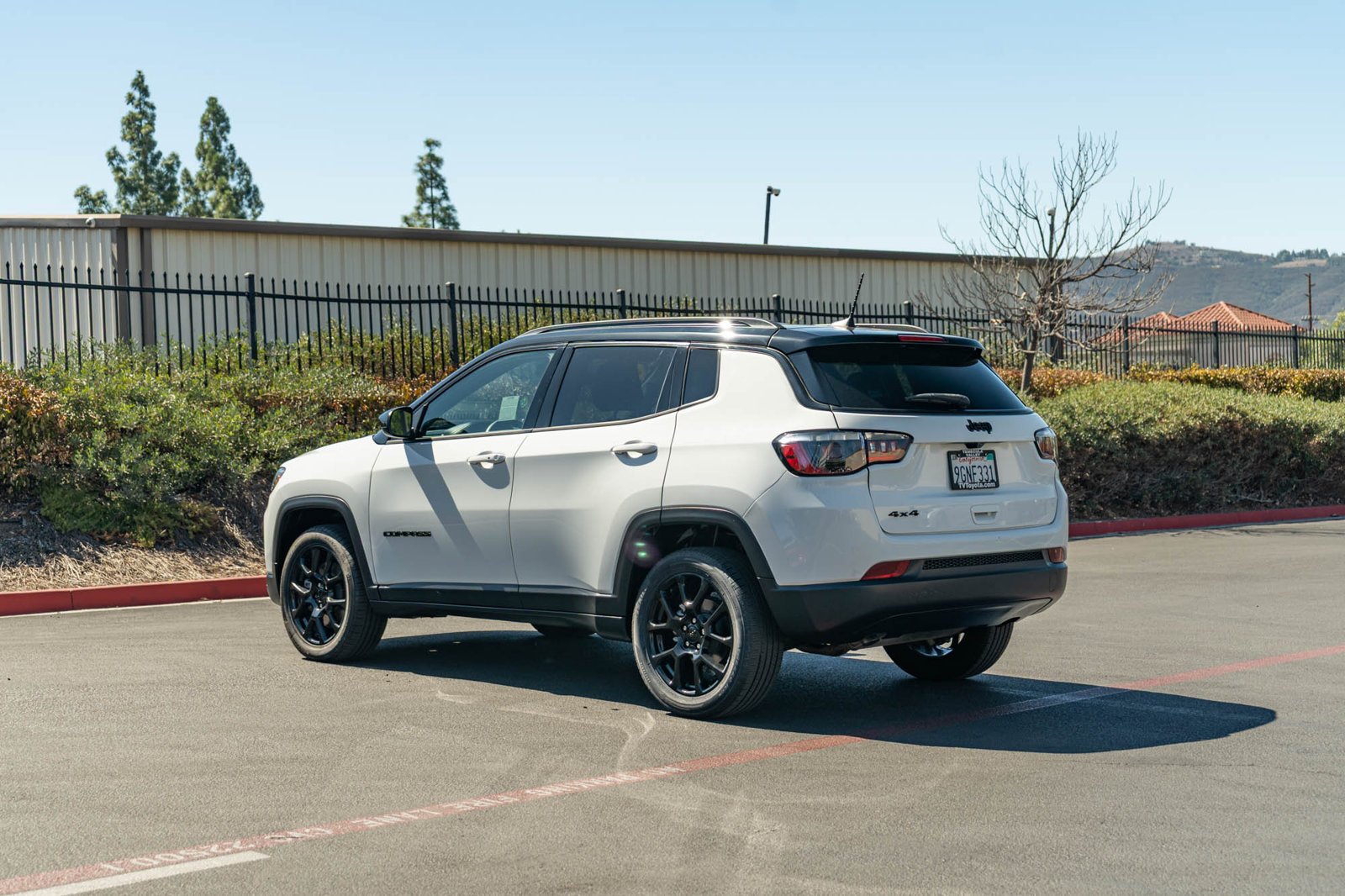 Used 2023 Bright White Clearcoat Jeep Latitude image 9