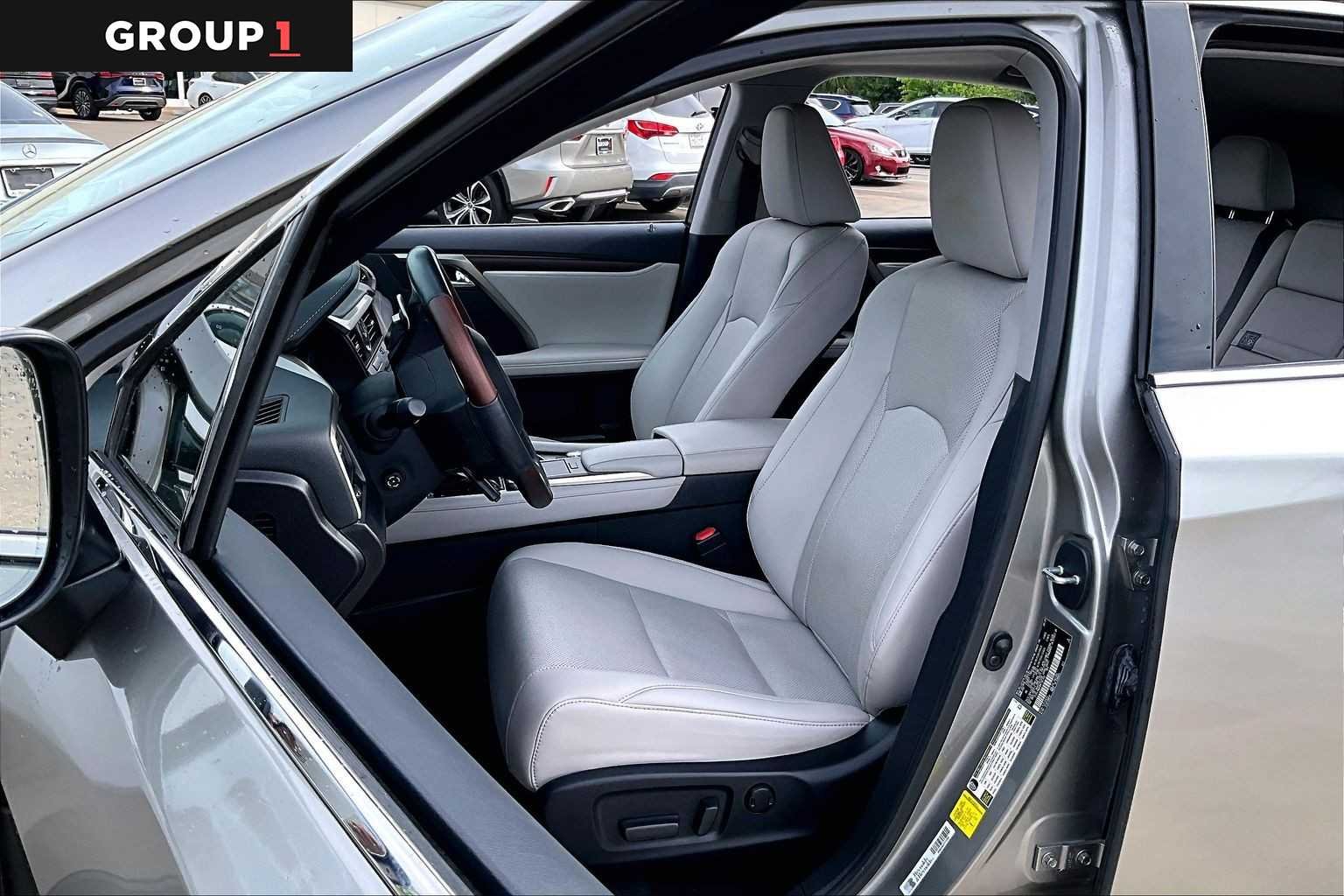 Used 2021 Atomic Silver Lexus  image 7