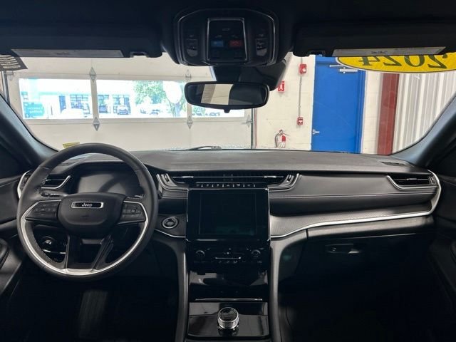 Used 2024 Diamond Black Crystal Pearlcoat Jeep Altitude X image 14