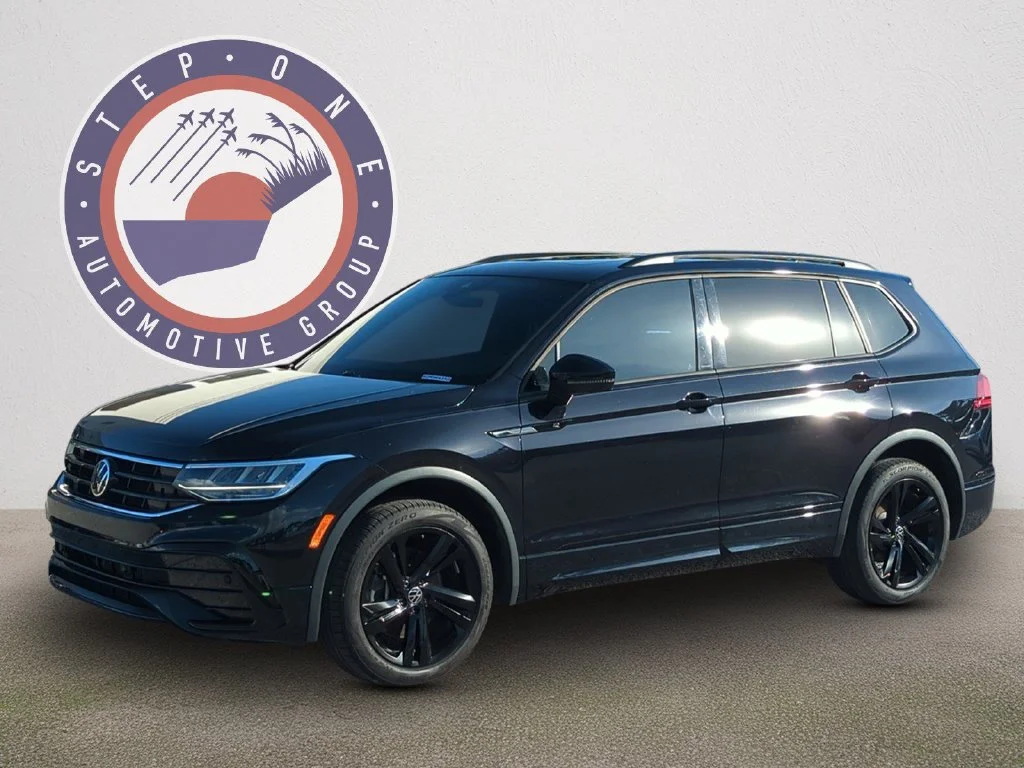 Used 2023 Black Volkswagen 2.0T SE R-Line Black image 2