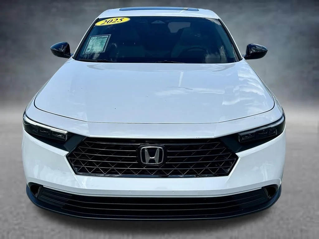 Used 2025 Platinum White Pearl Honda SE image 2