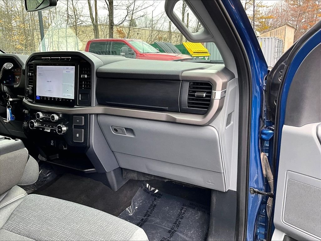 Used 2024 Atlas Blue Metallic Ford XLT image 13