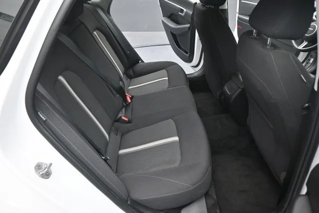 Used 2025 White Hyundai SEL image 16