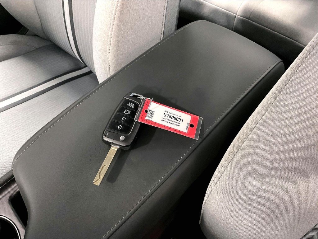 Used 2022 Red Hyundai SE image 29