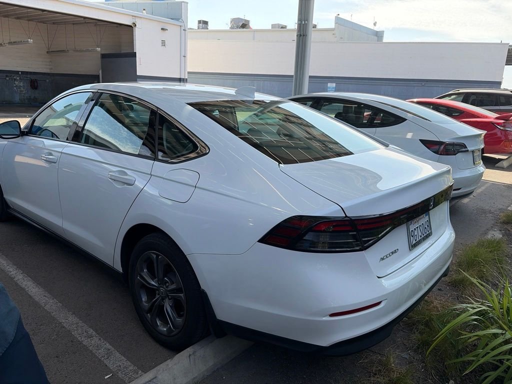 Used 2023 White Honda EX image 15