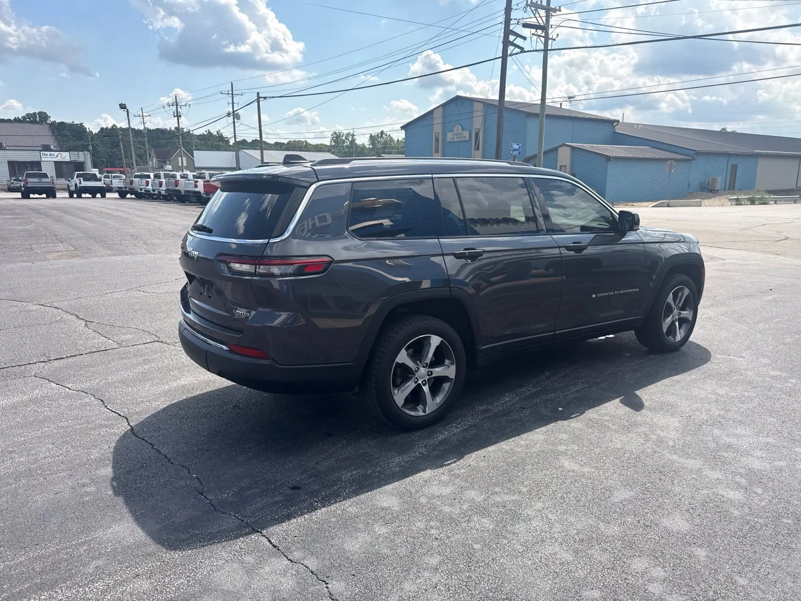 Used 2023 Gray Jeep Limited image 7
