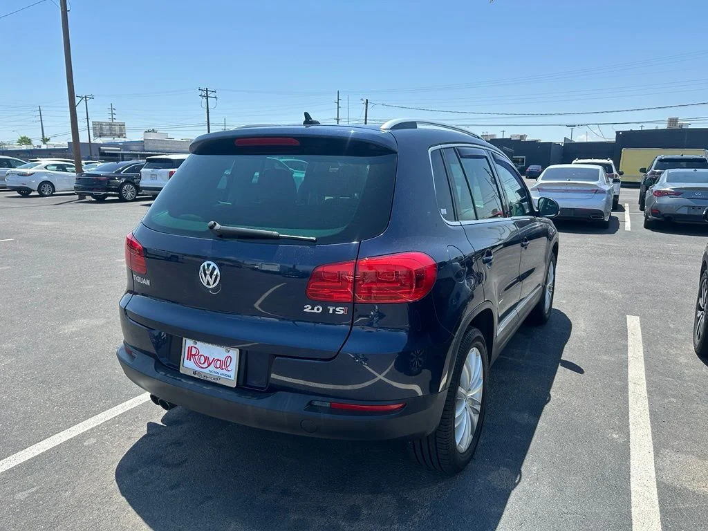 Used 2015 Blue Volkswagen SE image 8