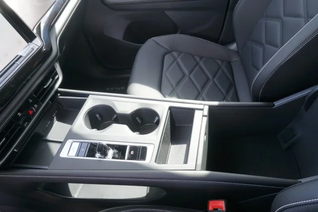 2024 Volkswagen Atlas SE - Photo 31