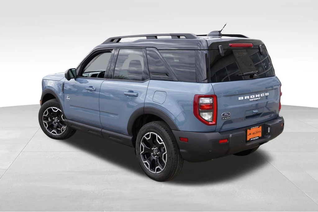 Used 2025 Azure Gray Metallic Ford Outer Banks image 7