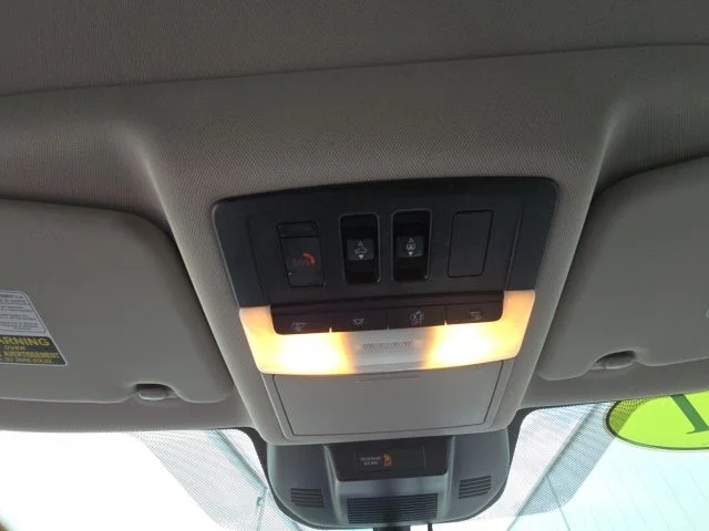 Used 2021 White Nissan SL image 19