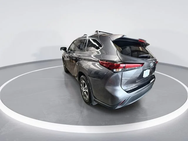 Used 2021 Gray Toyota XLE image 6