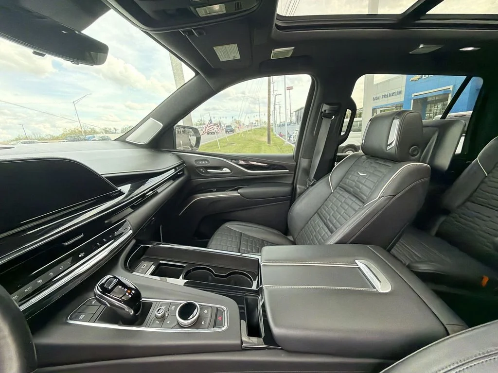 Used 2023 White Cadillac V-Series image 11