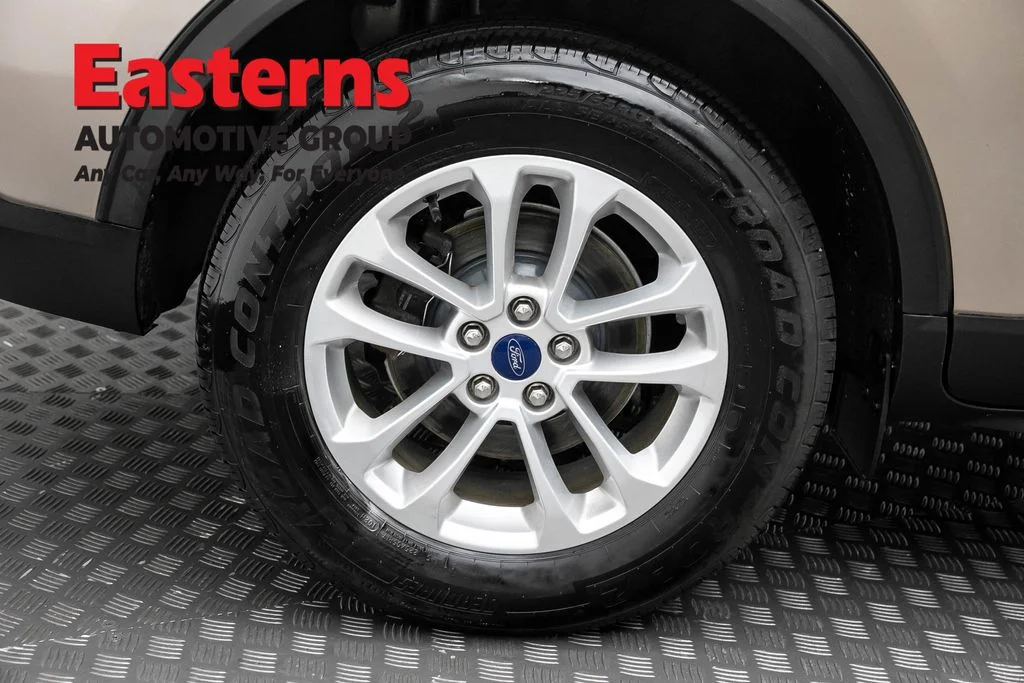 Used 2020 Gold Ford SE image 30
