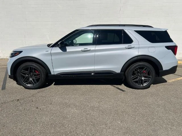 New 2026 Space White Metallic Ford ST-Line image 38