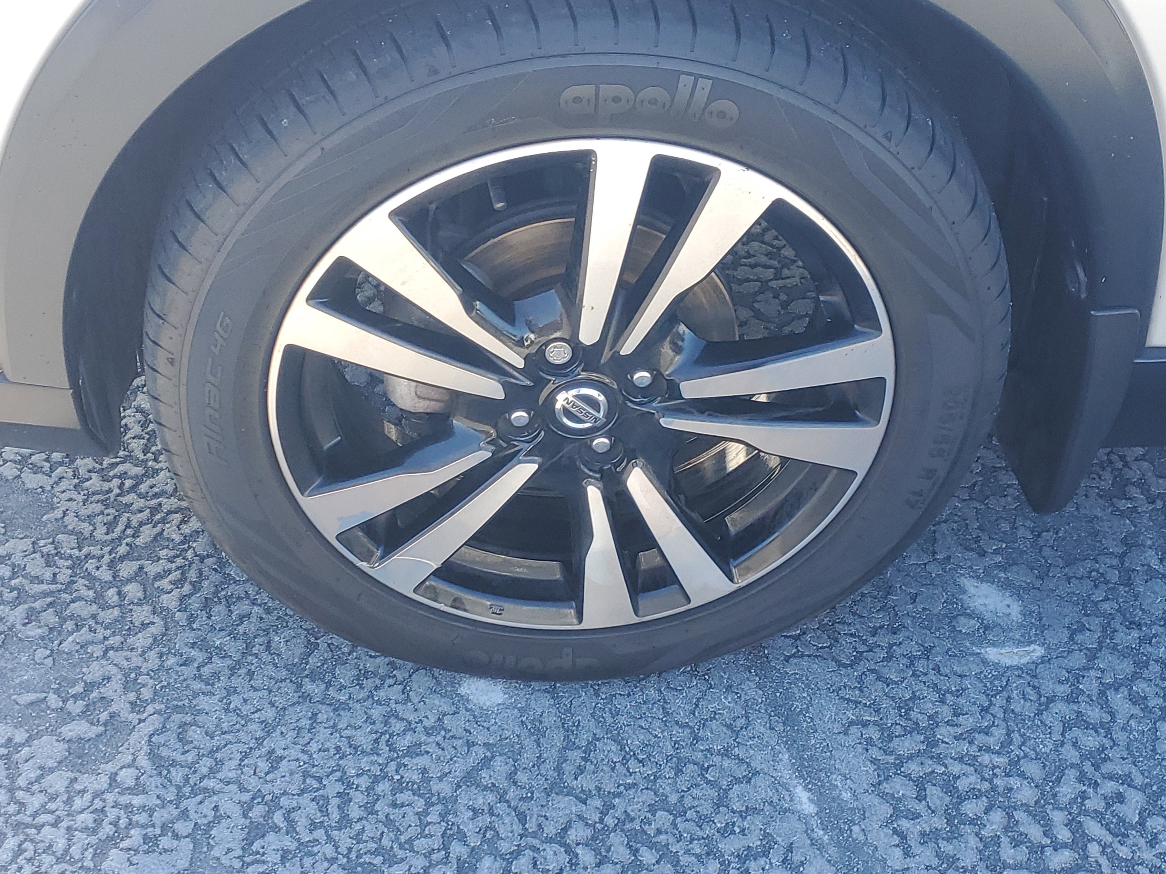 Used 2020 Brilliant Silver Metallic Nissan SV image 4