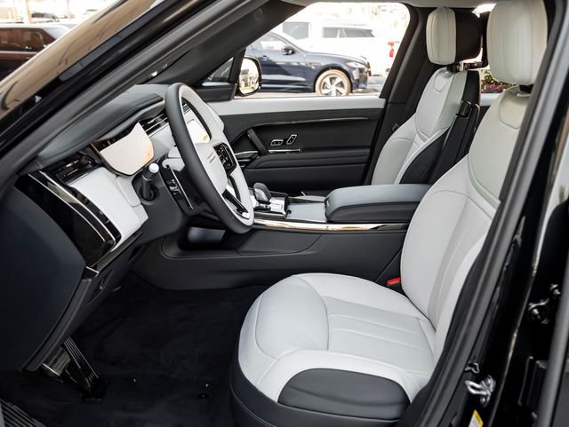 New 2026 Santorini Black Land Rover Dynamic SE image 14