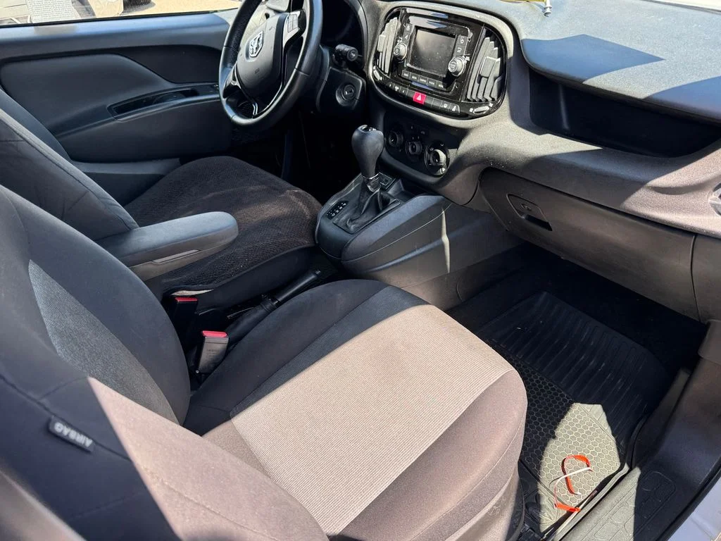 Used 2016 White Ram SLT image 16