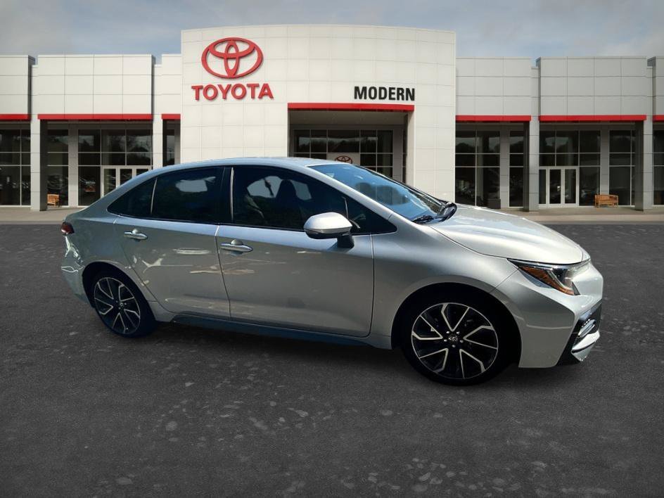 Used 2022 Classic Silver Metallic Toyota SE image 16